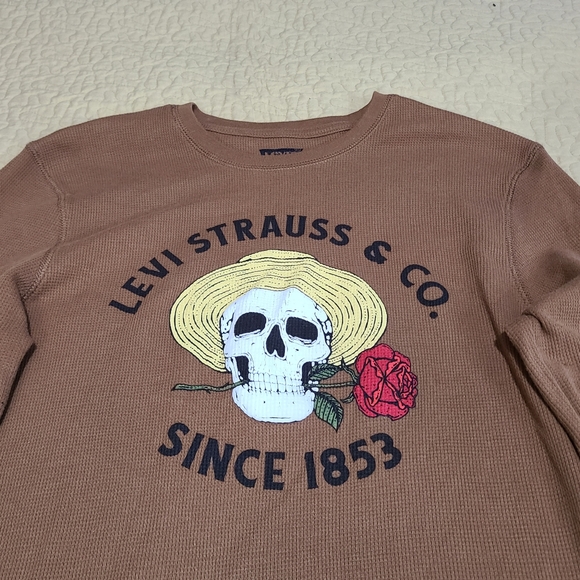 Levi's Other - Levi's skull long sleeve size L